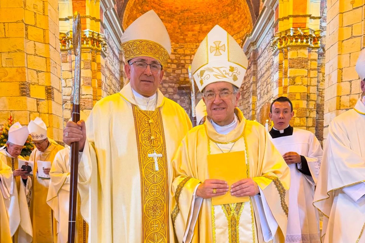 Monseñor Jorge Enrique Malpica Bejarano y el Obispo de la Diócesis de Zipaquirá, Monseñor Héctor Cubillos Peña. Foto de la Diócesis de Zipaquirá.