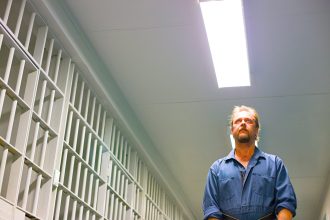 Negar salud en prision es trato cruel e inhumano Corte ordena atencion plena e inmediata