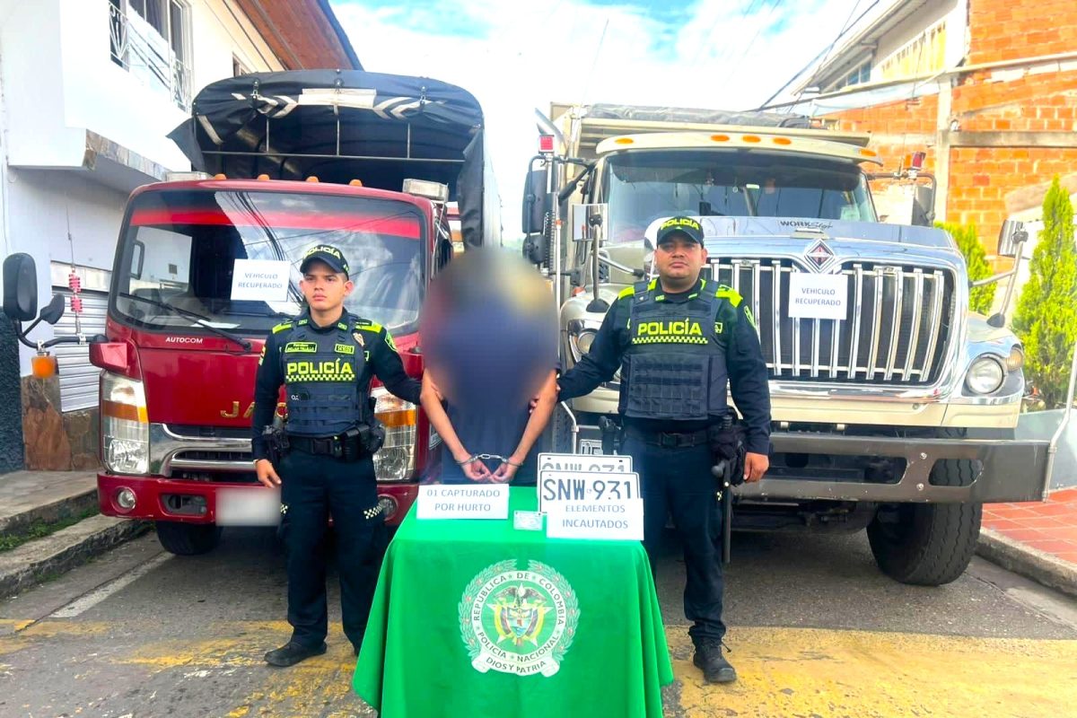Sasaima Policia captura a ladron armado y recupera volqueta y camion robados en persecucion1
