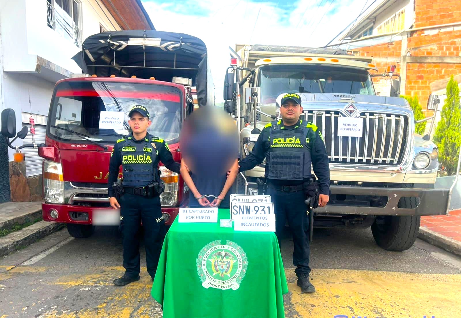 Sasaima Policia captura a ladron armado y recupera volqueta y camion robados en persecucion1