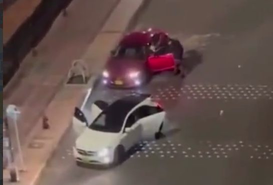 Violento hurto de vehiculo en Bogota quedo grabado en video