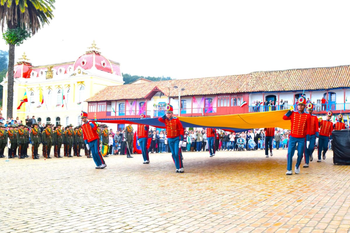 Zipaquira revive su espiritu libertario con desfile militar en homenaje a los martires de 18161