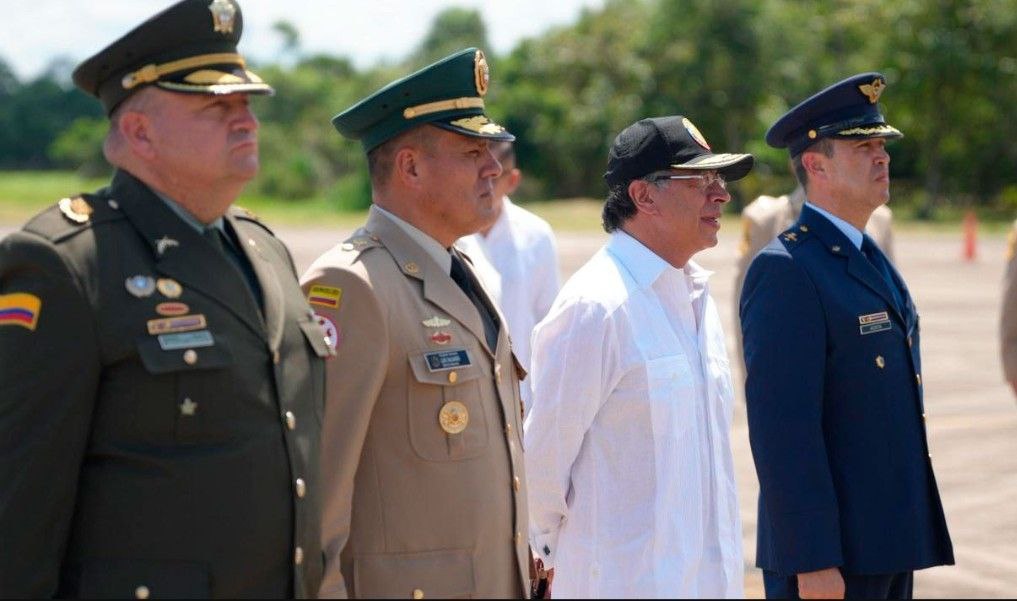 Petro denuncia ocupación peruana ilegal a islas del Amazonas y lanza advertencia