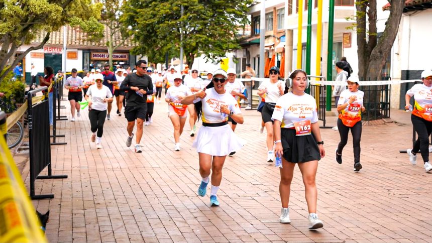 En Chia mas de 3.400 mujeres vivieron la Carrera Atletica Mujeres Vida y Esperanza 2025 1