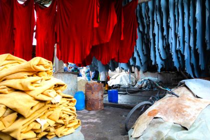 Grave contaminacion en Choconta curtiembre vertia quimicos toxicos al rio Bogota