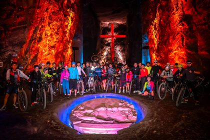 Pedalee bajo tierra y conquiste la noche Catedral de Sal y Centro Historico en bicicleta1