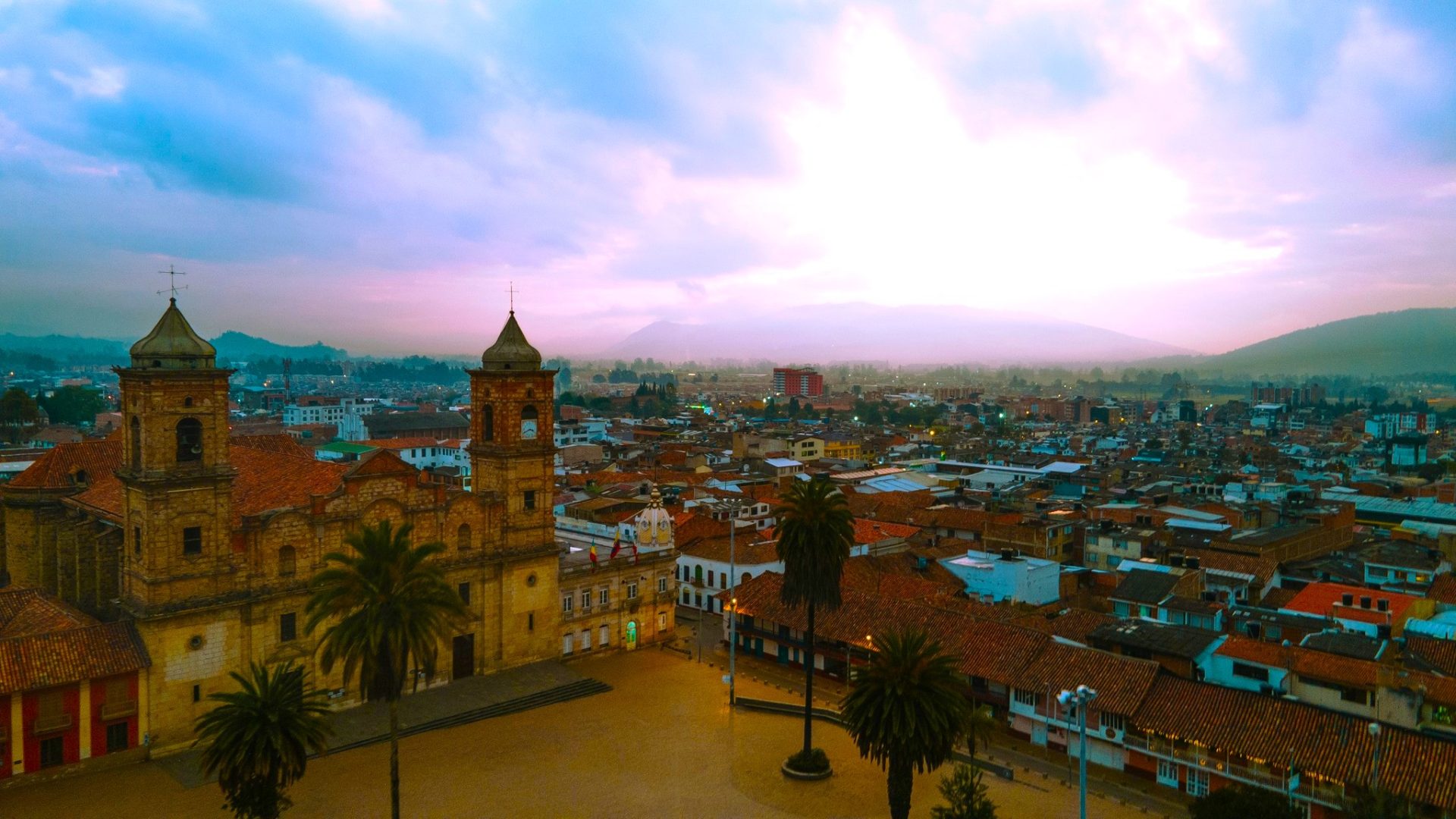 Pedalee bajo tierra y conquiste la noche Catedral de Sal y Centro Historico en bicicleta3