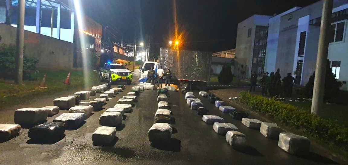 Policia incauta media tonelada de marihuana en Chinauta y frustra envio hacia Bogota1