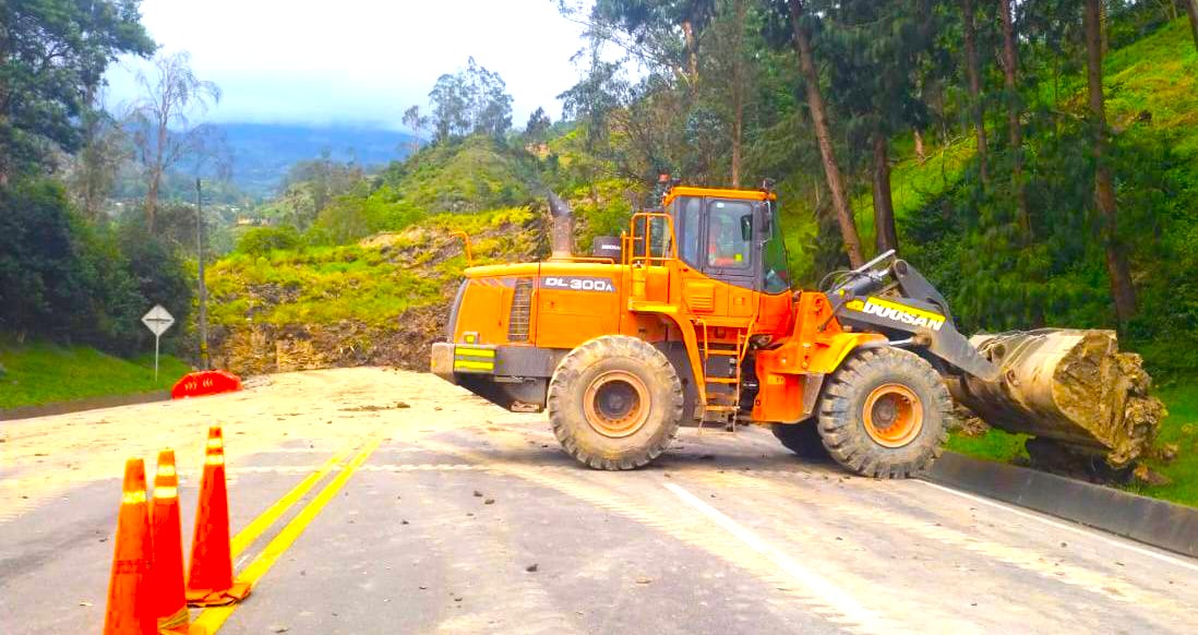 Suspension de trabajos en la via al Llano deslizamiento en Chipaque obliga a activar plan de contingencia