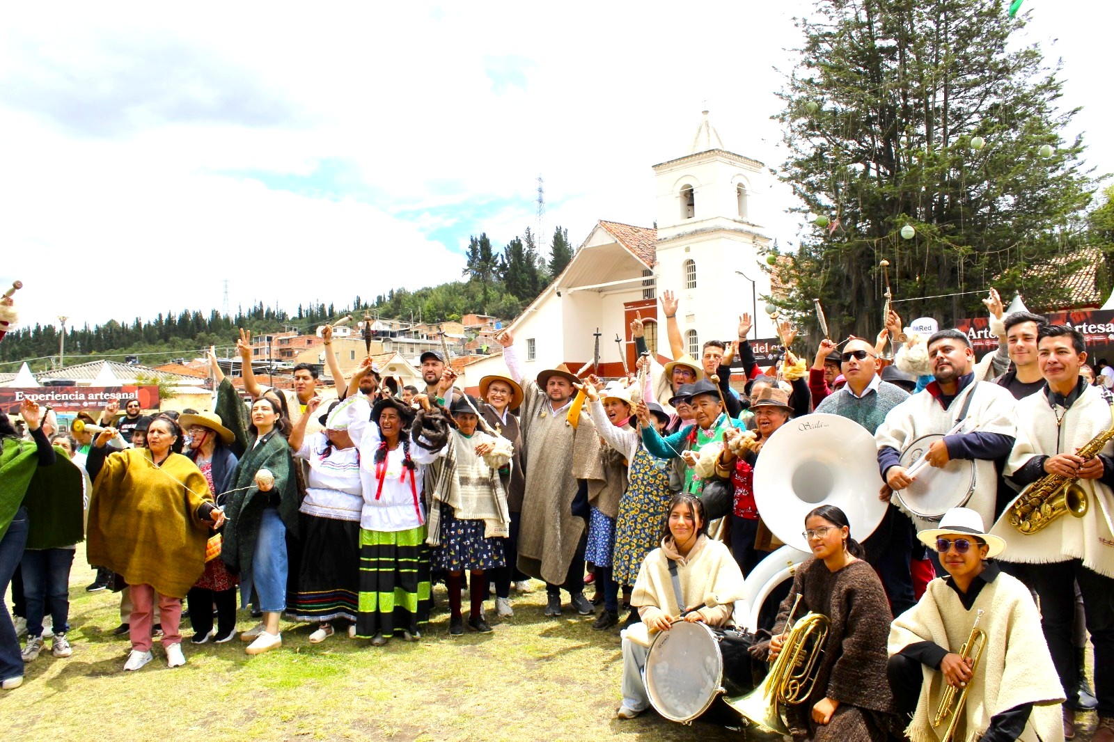 Tejilarte 2025 lleno de color y cultura a Sutatausa con tradicion musica y homenaje ancestral2
