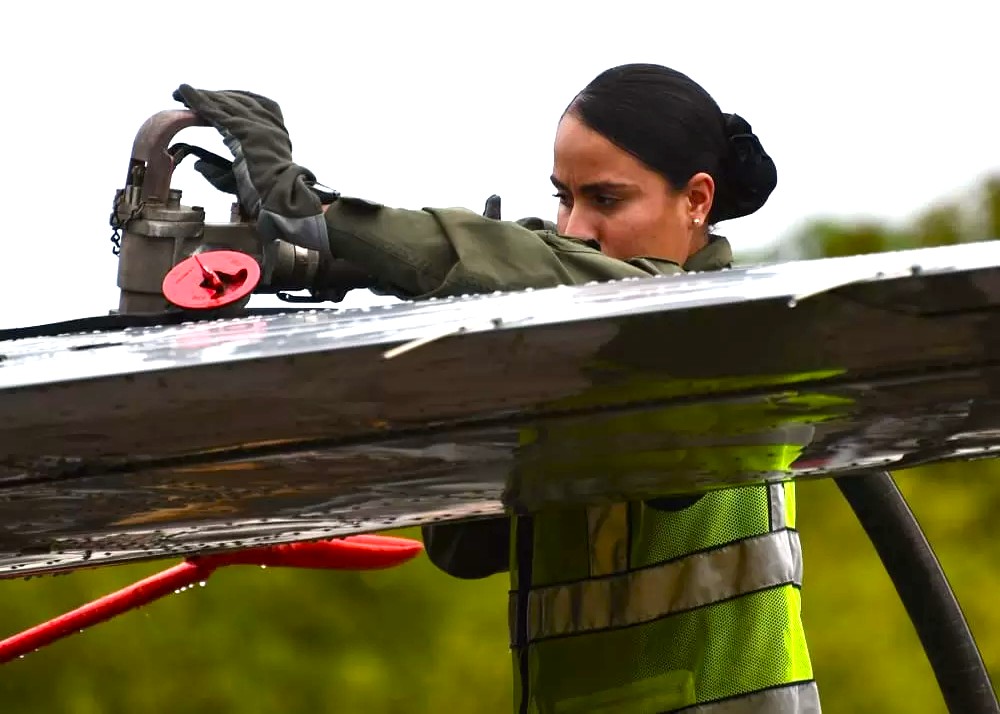 Alexandra Recalde la unica mujer tripulante de ala fija en la Aviacion del Ejercito Nacional1