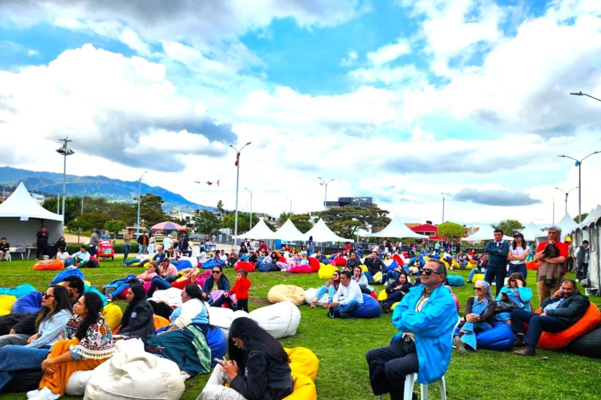 Festival LEO 2025 encendio la pasion por la lectura y la tecnologia en Zipaquira