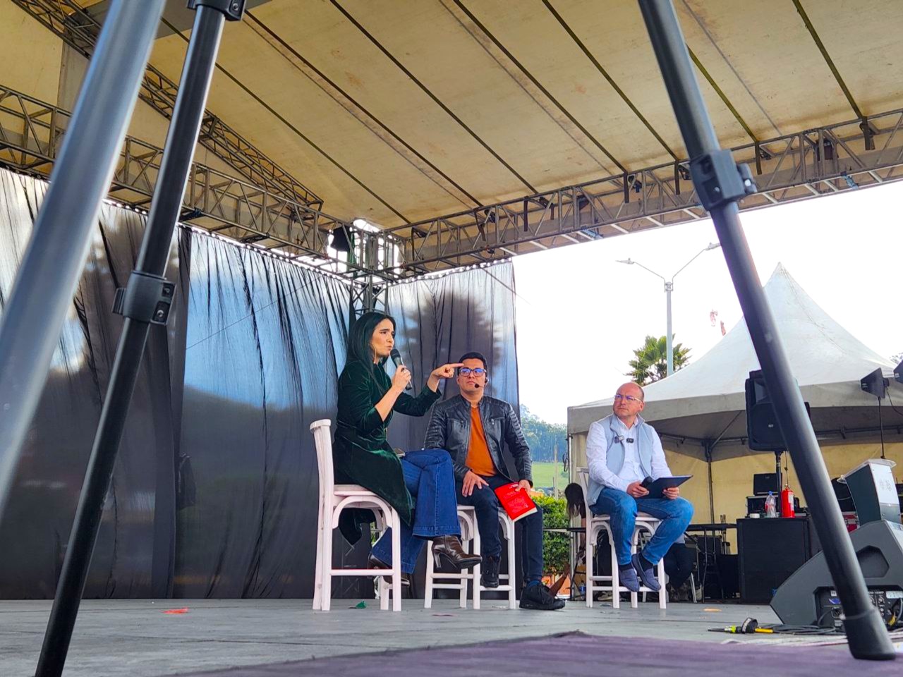 Festival LEO 2025 encendio la pasion por la lectura y la tecnologia en Zipaquira1