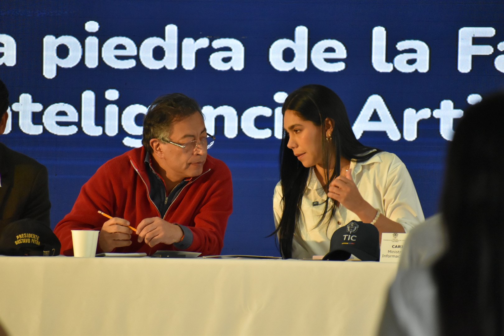 Presidente Petro y ministra TIC colocaron la primera piedra de la Facultad de IA en Zipaquira