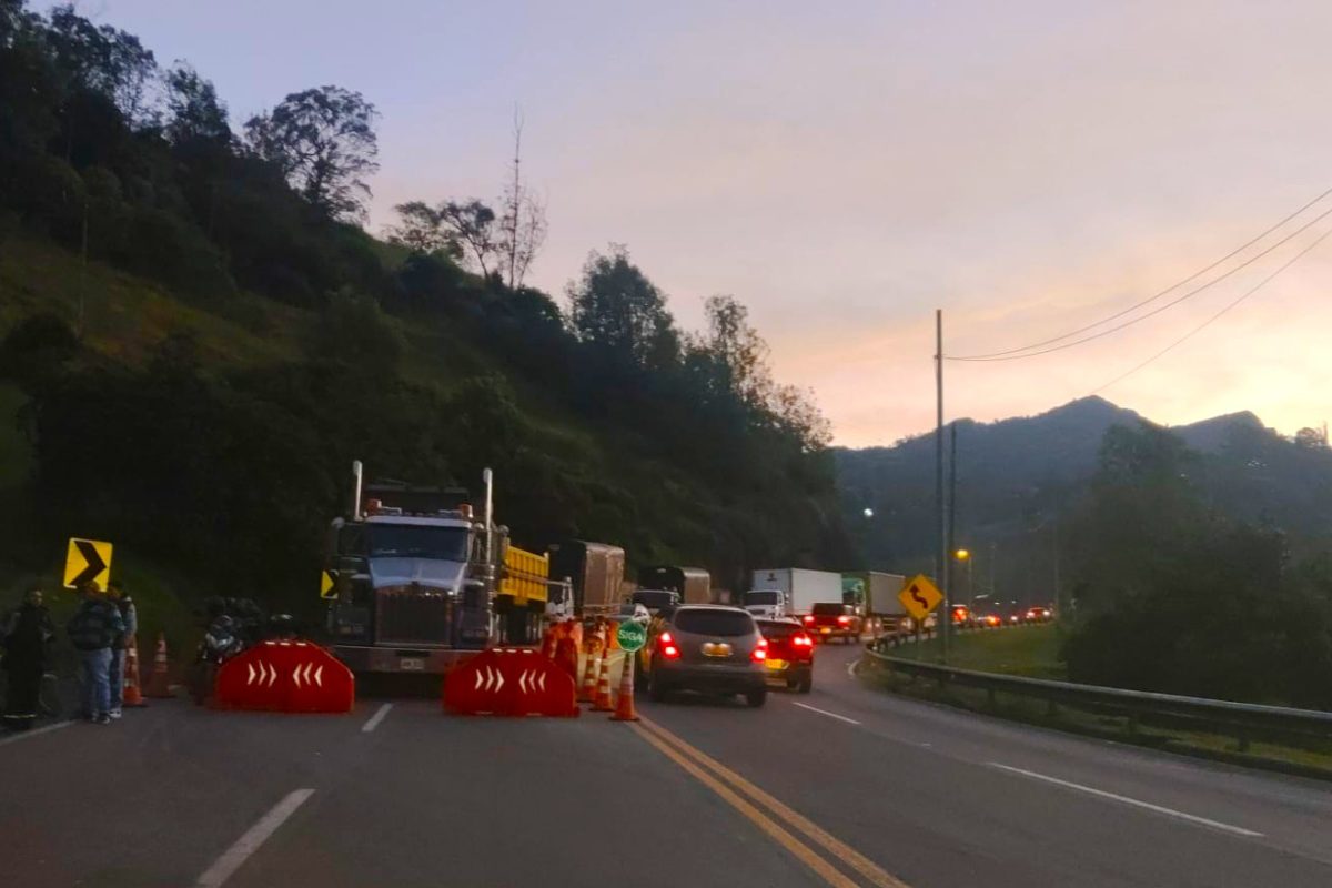 Un mes del derrumbe en la via al Llano perdidas millonarias y crisis social en el Oriente de Cundinamarca1