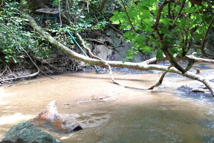 Angustia en Gutierrez Cundinamarca buscan a nina arrastrada por el rio Blanco2