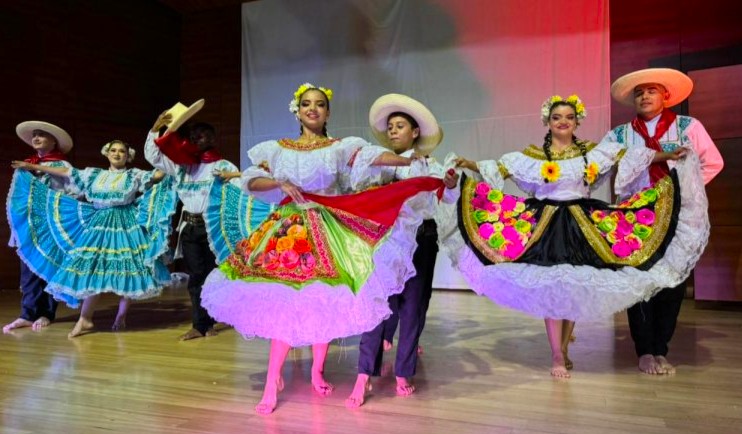 Chia lleno de ritmo y tradicion el Festival de Danza Ciudad de la Luna 20251