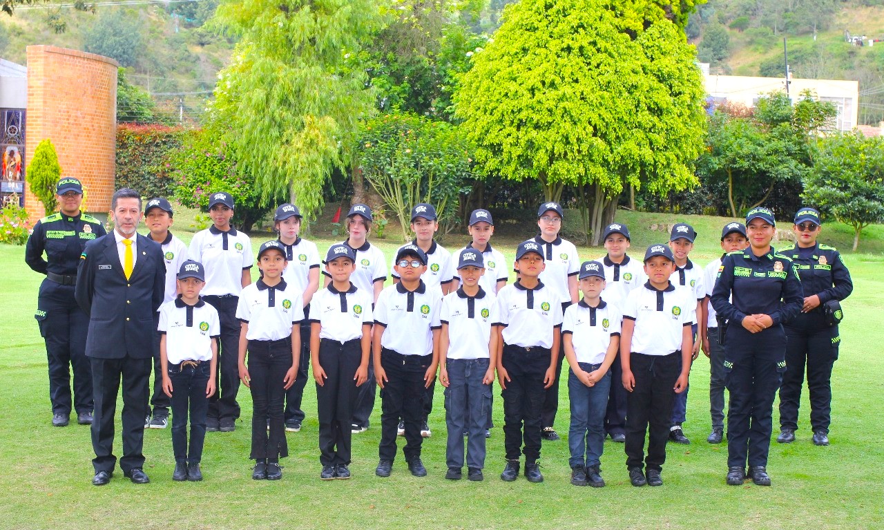 Chia presenta a sus nuevos lideres juveniles ninos que asumen el compromiso ciudadano desde temprana edad1