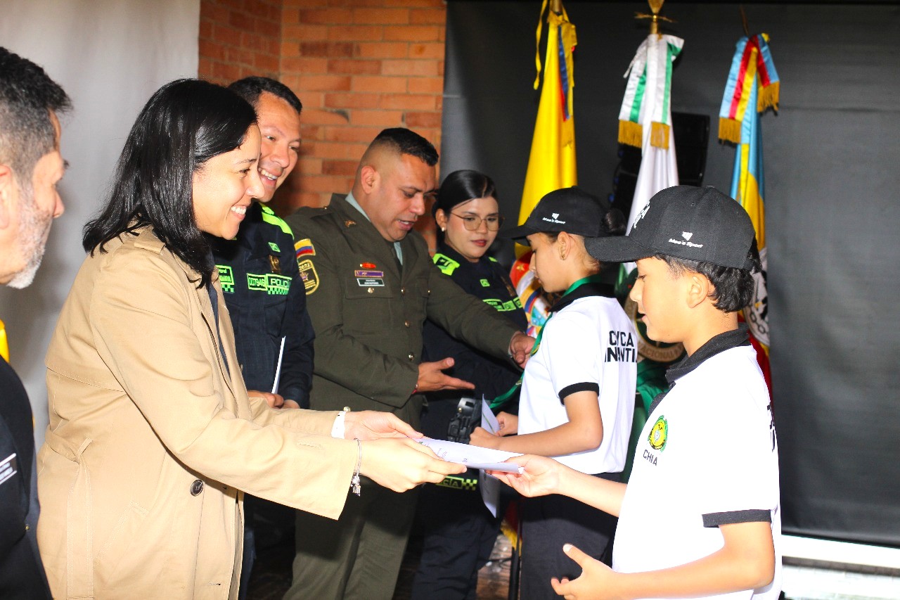 Chia presenta a sus nuevos lideres juveniles ninos que asumen el compromiso ciudadano desde temprana edad3