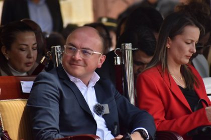 Parque de la Esperanza sin modificaciones y Zipaquira fuera de la Region Metropolitana Rojas Garcia