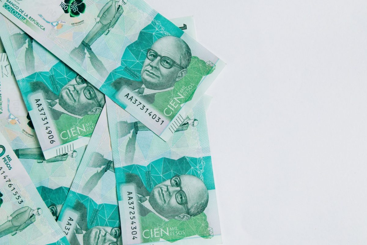 colombian money one hundred thousand pesos on whi 2025 02 11 23 49 07 utc