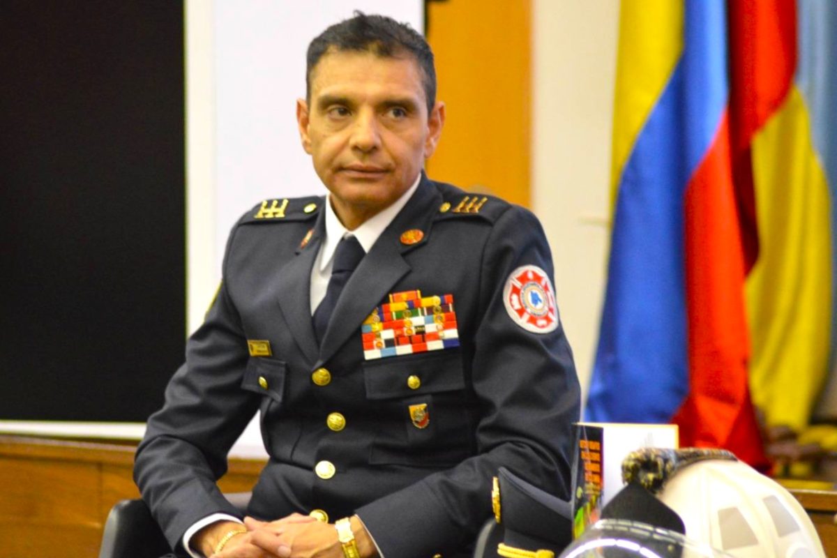 Alcaldes deben contratar sin demoras el servicio bomberil obligatorio para proteger a sus municipios