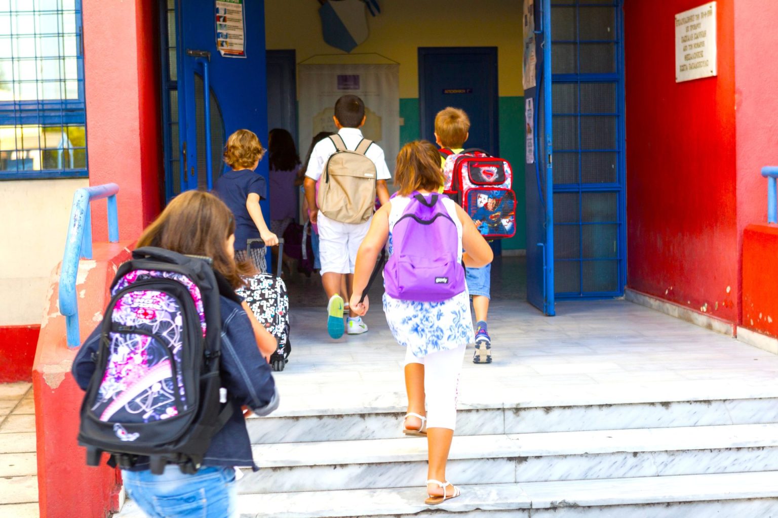 Conflictos escolares entre ninos y ninas deben resolverse mediante enfoque restaurativo no punitivo