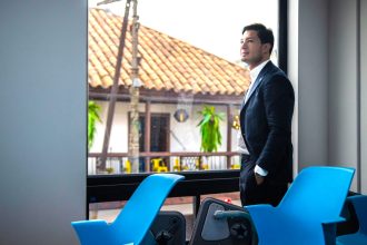 Estudiar sin irse del municipio la propuesta de Daniel Bernal para la educacion en Cundinamarca