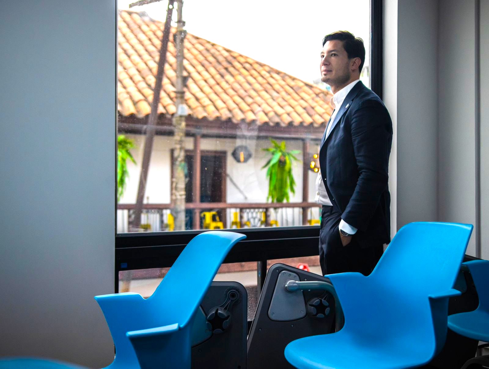 Estudiar sin irse del municipio la propuesta de Daniel Bernal para la educacion en Cundinamarca