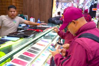 Golpe al comercio ilegal de celulares en Bogota operativo en la calle 13 deja varios moviles incautados2