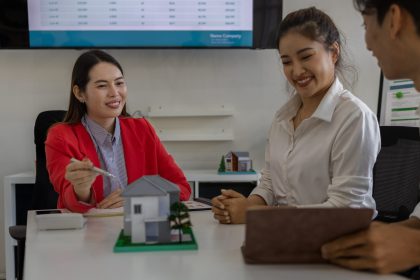 concept for selling a house and home insurance si 2026 01 08 08 10 04 utc