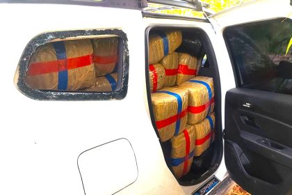 Abandonan vehiculo en la via Bogota–Girardot y dejan al descubierto 540 kilos de marihuana1