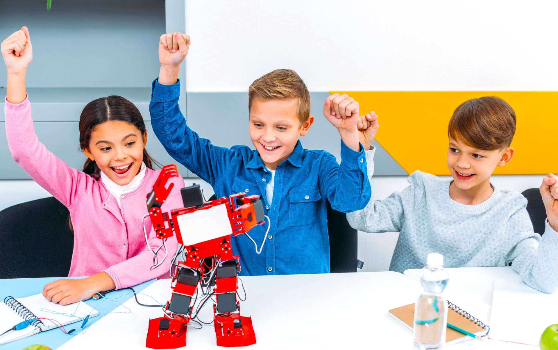 Chia certifica a mas de 220 ninos y jovenes en robotica programacion e impresion 3D