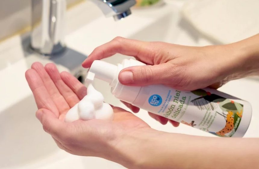 Cuidado delicada espuma limpiadora 210 mL para bebes es retirada del mercado por orden del Invima1