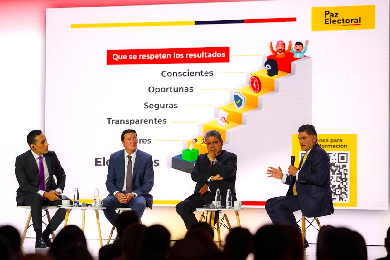 Destruir democracia es muy facil construir democracia muy dificil por eso debemos protegerla2