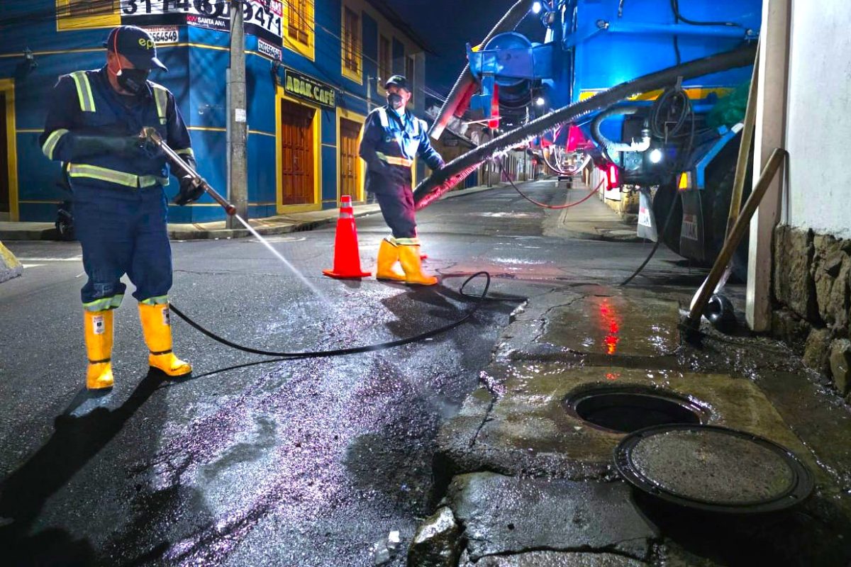 EPZ interviene el alcantarillado del centro de Zipaquira desde la madrugada y sin afectar la movilidad1