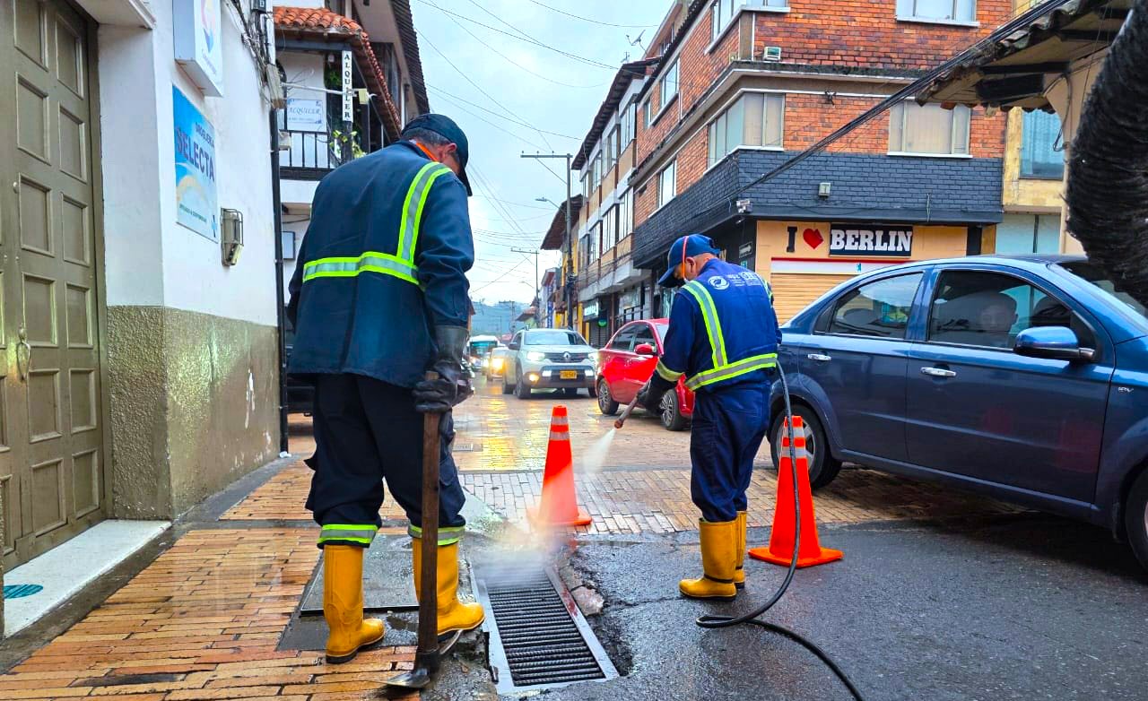 EPZ interviene el alcantarillado del centro de Zipaquira desde la madrugada y sin afectar la movilidad1.5
