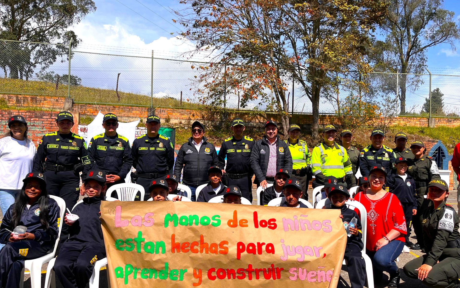Guasca Policia de La Sabana y comunidad refuerzan la prevencion del reclutamiento infantil2