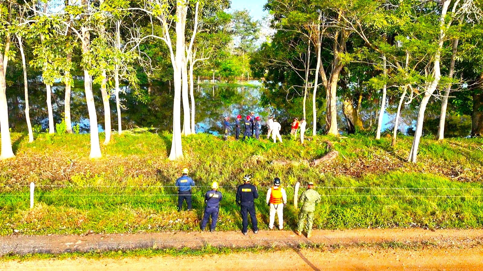Regresan a Cundinamarca 20 bomberos tras 18 dias de rescates por inundaciones en Cordoba1