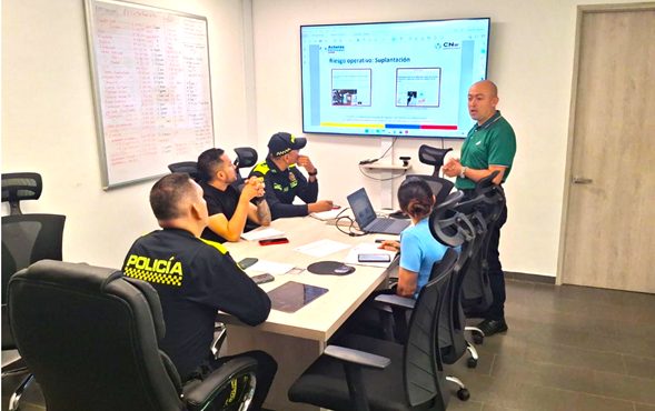 Se capacitan 20.000 uniformados para reforzar el control en los puestos de votacion2