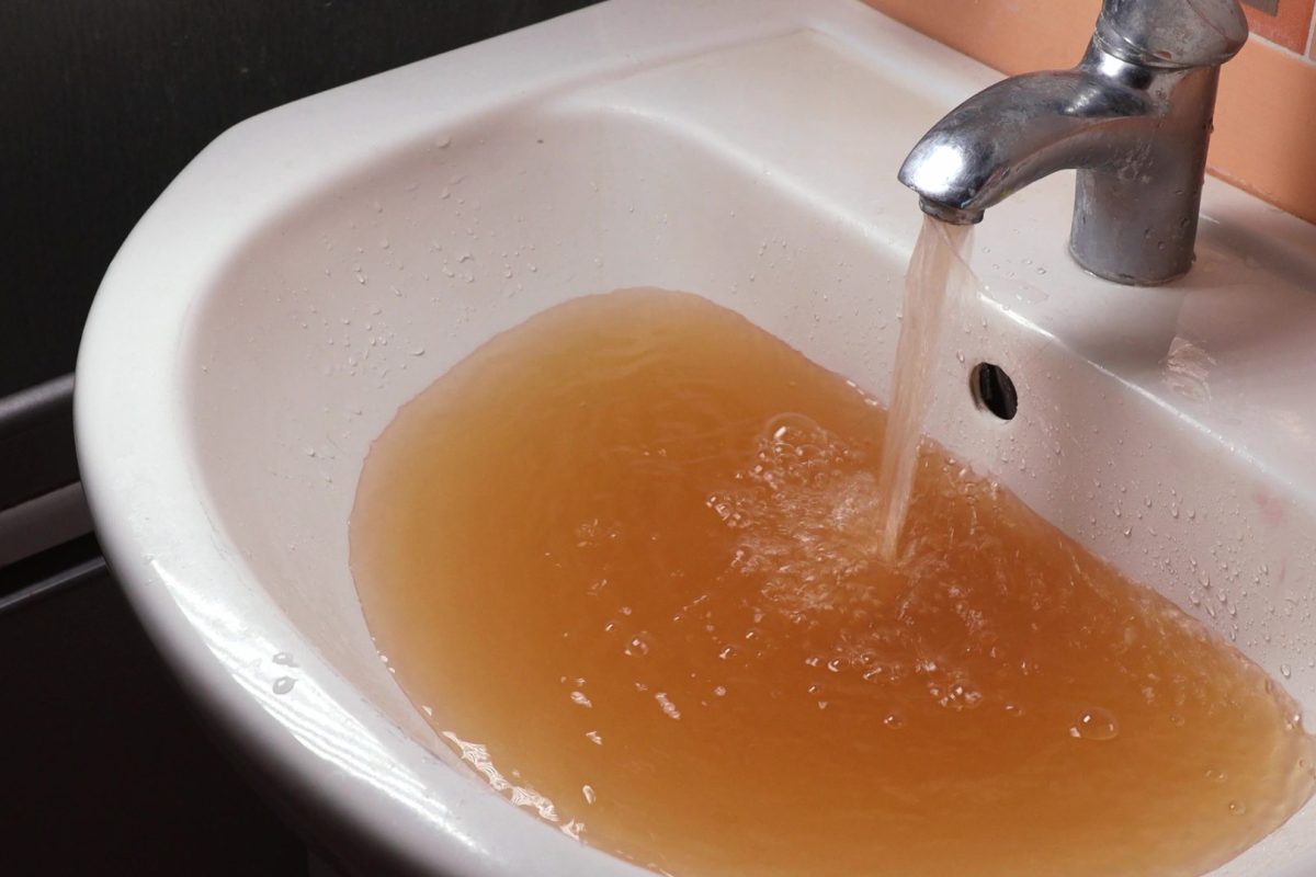 rusty water pours from tap water pollution globa 2026 01 08 22 40 21 utc