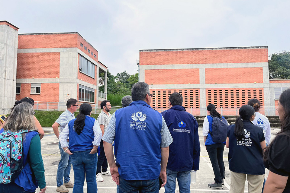 visita a colegio de la mesa