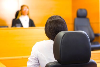 Corte revoca arresto a madre cuidadora que expuso violencia intrafamiliar en escrache1