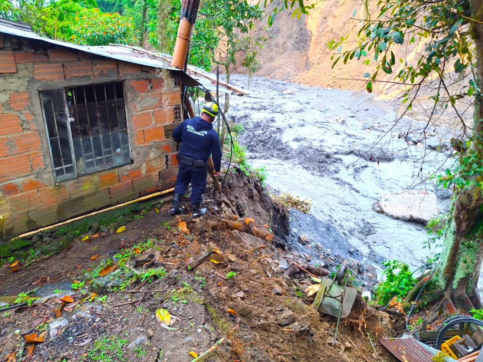 Creciente subita del rio Veraguas deja vivienda en riesgo en Pacho adulta mayor fue evacuada