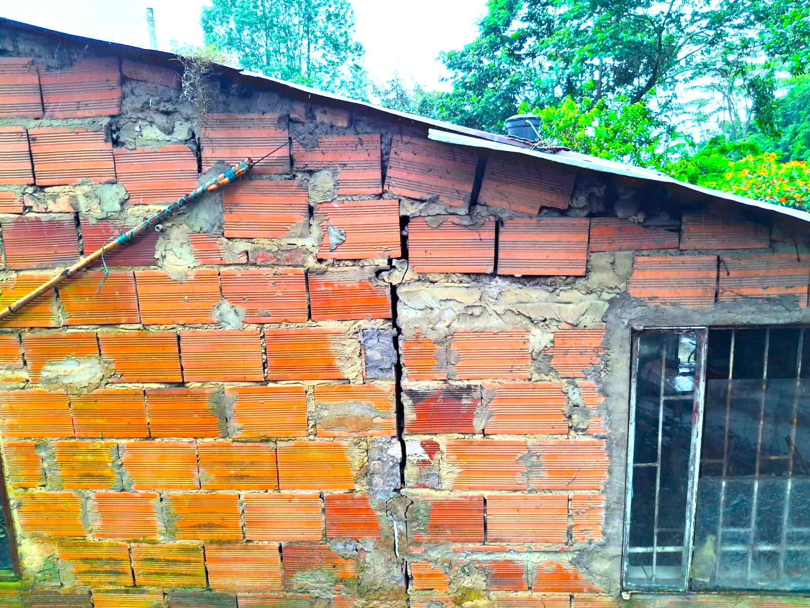 Creciente subita del rio Veraguas deja vivienda en riesgo en Pacho adulta mayor fue evacuada2