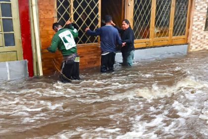 Emergencia por lluvias en Facatativa creciente subita de quebradas y rio Botello deja barrios inundados