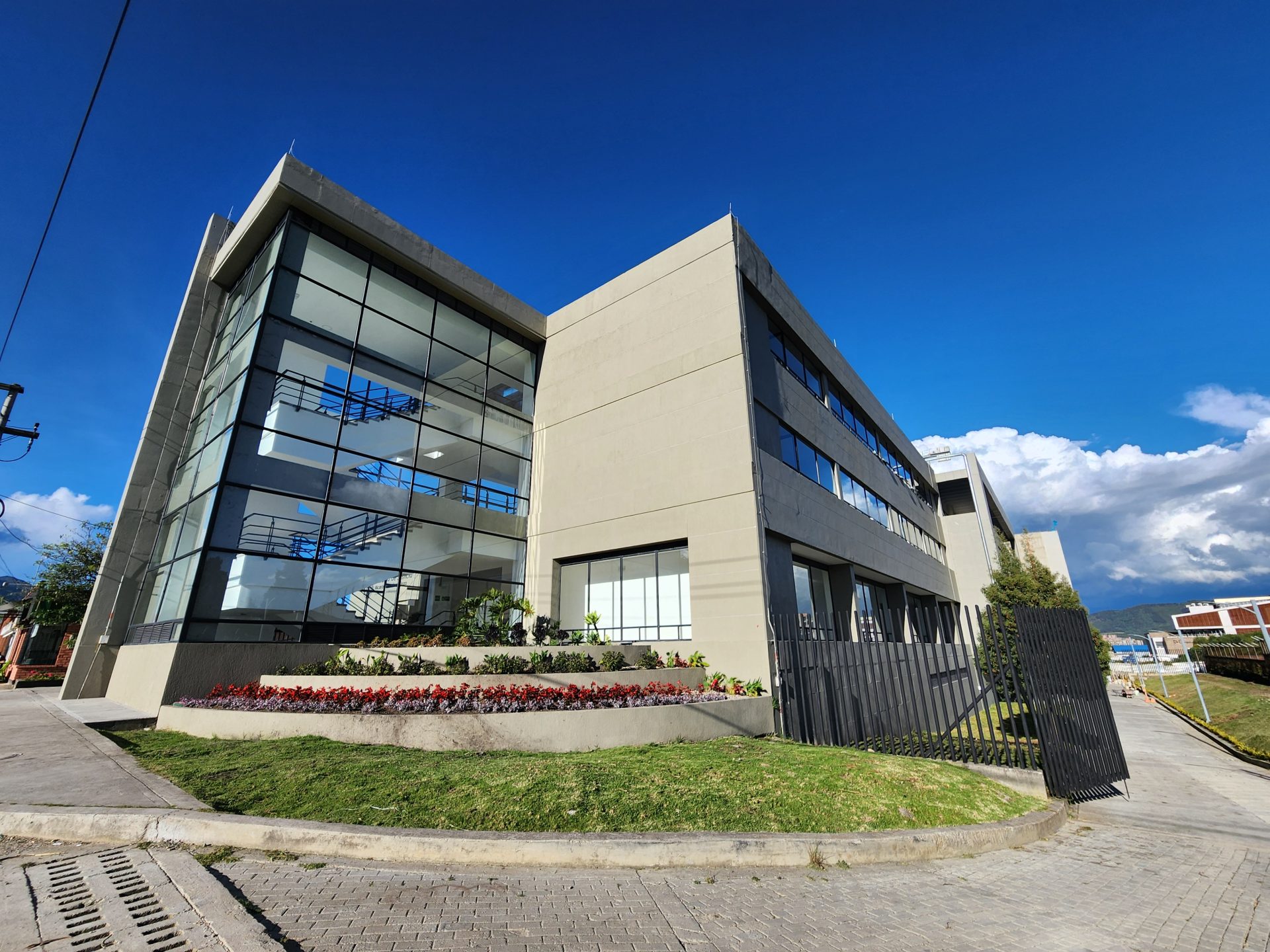 Lo que durante 15 anos fue un elefante blanco en Zipaquira ahora abre sus puertas asi es el nuevo Palacio de Justicia
