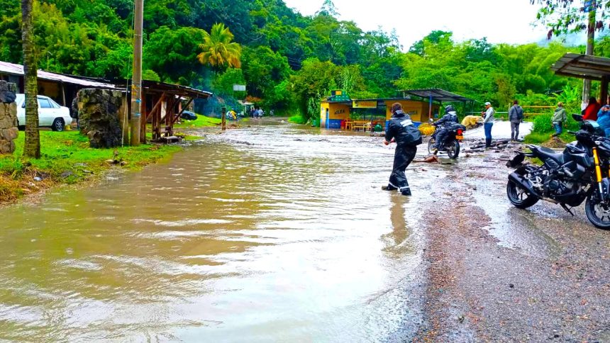 Mas de 14 emergencias por lluvias colapsan vias en Cundinamarca Pacho San Francisco y Facatativa en alerta1