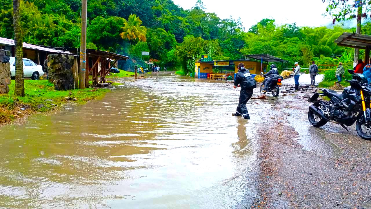 Mas de 14 emergencias por lluvias colapsan vias en Cundinamarca Pacho San Francisco y Facatativa en alerta1