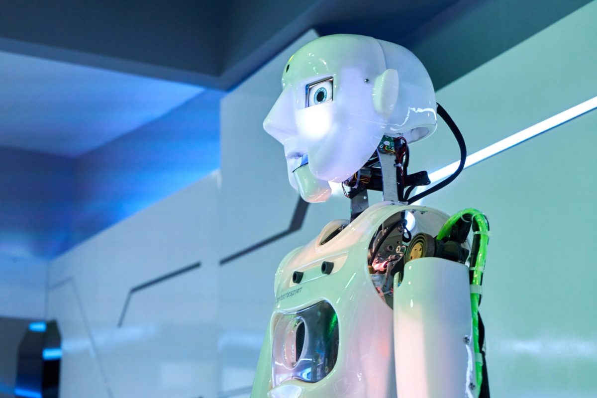 Robots con IA ya patrullan Bogota